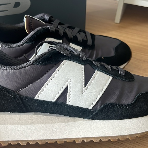 New Balance Black and Gray Athletic Shoes - Picture 4 of 16